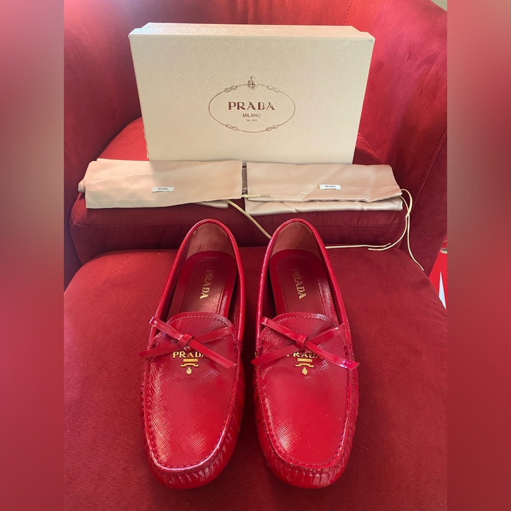 AUTHENTIC PRADA. Loafers Mocassino Vernice St. Saffiano ROSSO, (red). size 39